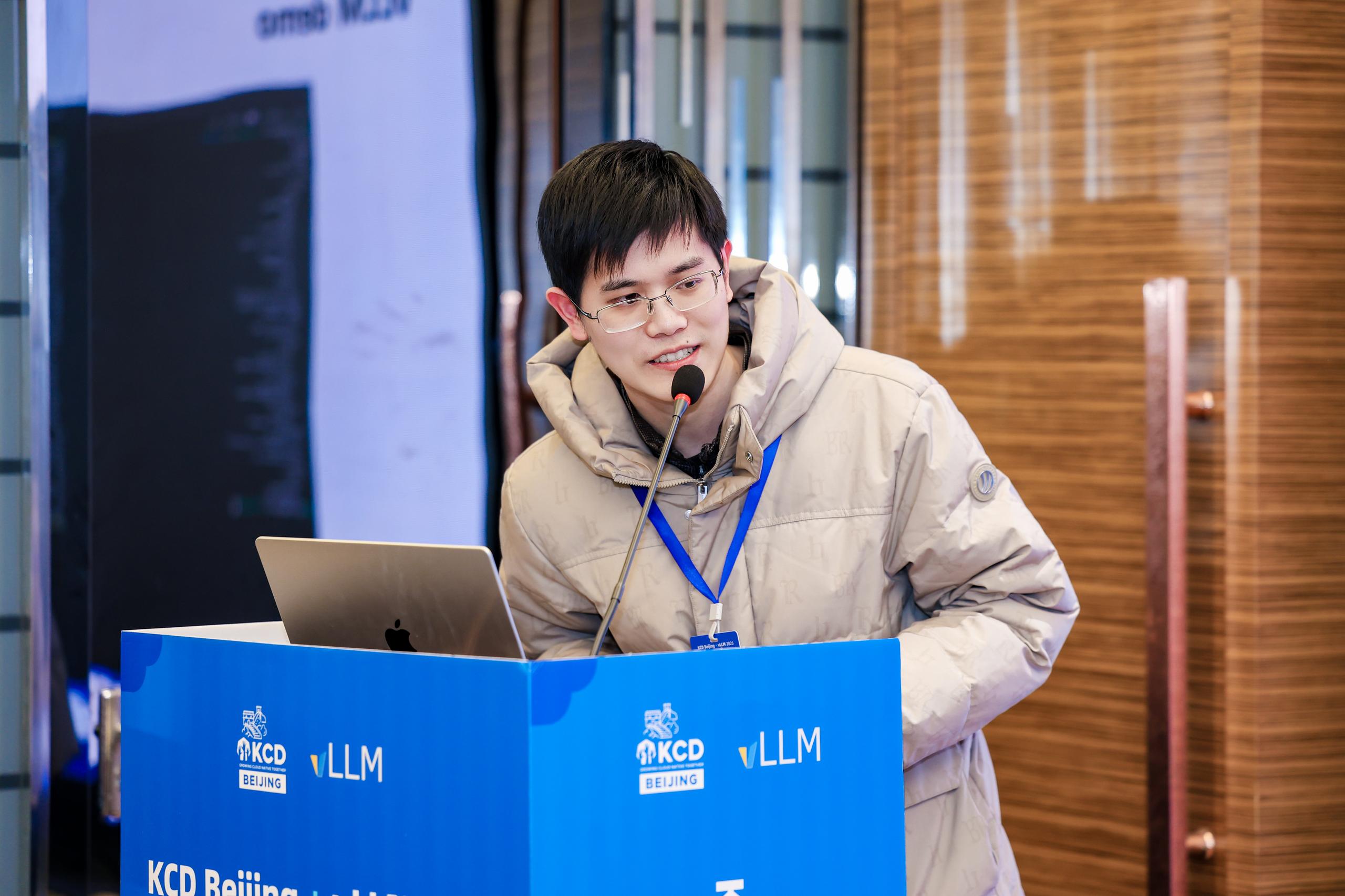 Wang Jifei presenting